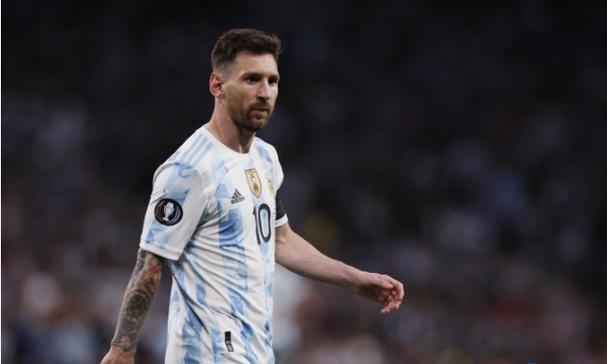 冠军基金爆火，散户蜂拥而入，申赎频繁资金波动